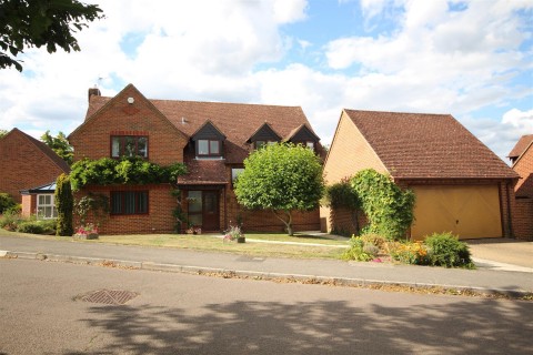 The Hawthorns, Charvil, Reading