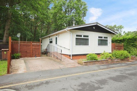 Nine Mile Ride, Finchampstead, Wokingham, RG40