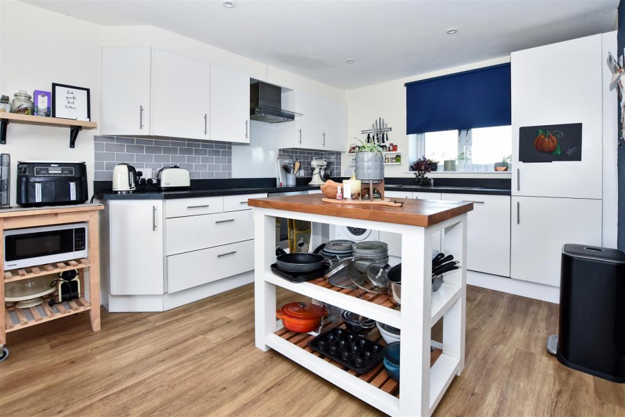 Images for Farmborough View, Bath Road EAID:wentworthapi BID:5