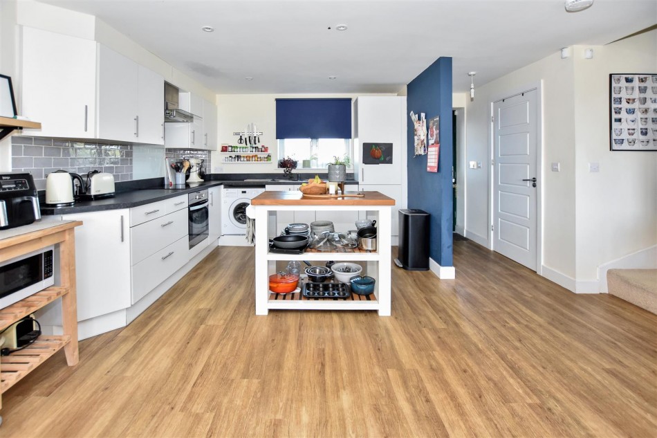 Images for Farmborough View, Bath Road EAID:wentworthapi BID:5