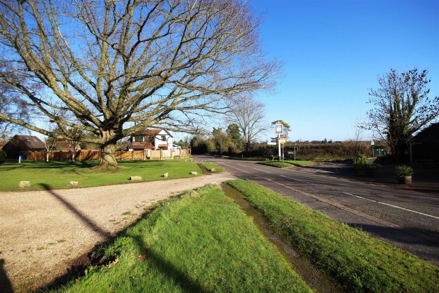 Images for Burchetts Green Road, Burchetts Green, Maidenhead, SL6 EAID:wentworthapi BID:3