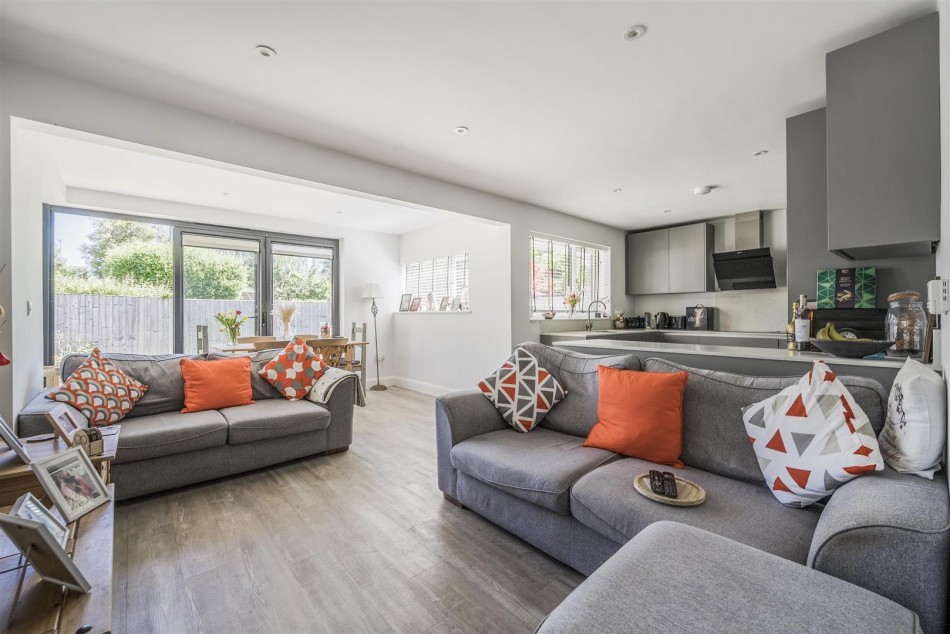 Images for Pine Grove, Twyford, Reading, Berkshire, RG10 EAID:wentworthapi BID:3
