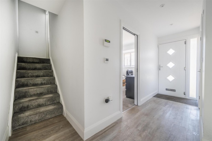 Images for Pine Grove, Twyford, Reading, Berkshire, RG10 EAID:wentworthapi BID:3