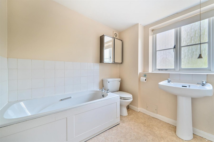 Images for 41 High Street, Twyford, Reading, Berkshire, RG10 EAID:wentworthapi BID:3
