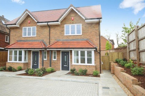 Old Bath Road, Charvil, Reading, Berkshire, RG10