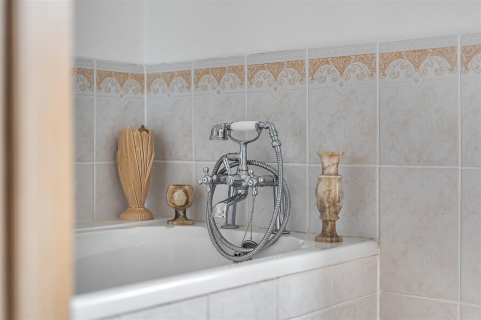 Images for Bath Road, Hare Hatch, Reading, Berkshire, RG10 EAID:wentworthapi BID:3