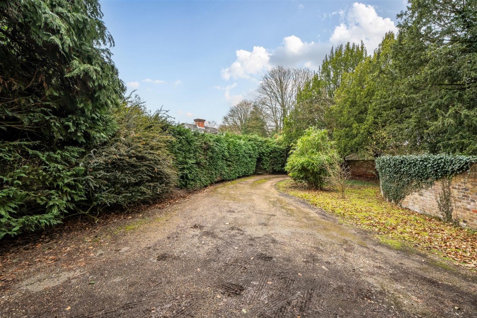 Images for Bath Road, Hare Hatch, Reading, Berkshire, RG10 EAID:wentworthapi BID:3