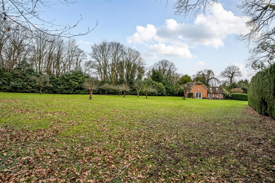 Images for Bath Road, Hare Hatch, Reading, Berkshire, RG10 EAID:wentworthapi BID:3