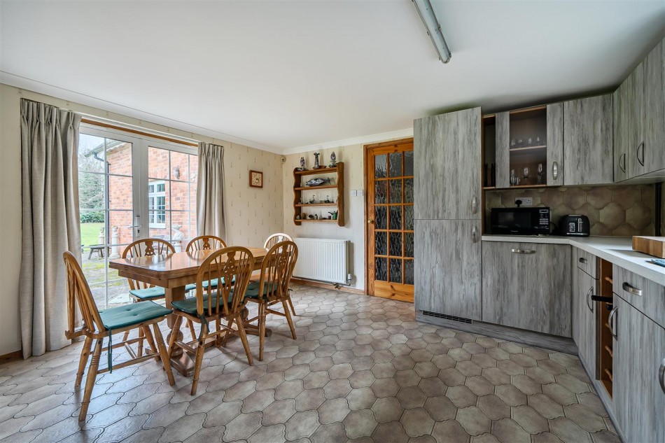 Images for Bath Road, Hare Hatch, Reading, Berkshire, RG10 EAID:wentworthapi BID:3