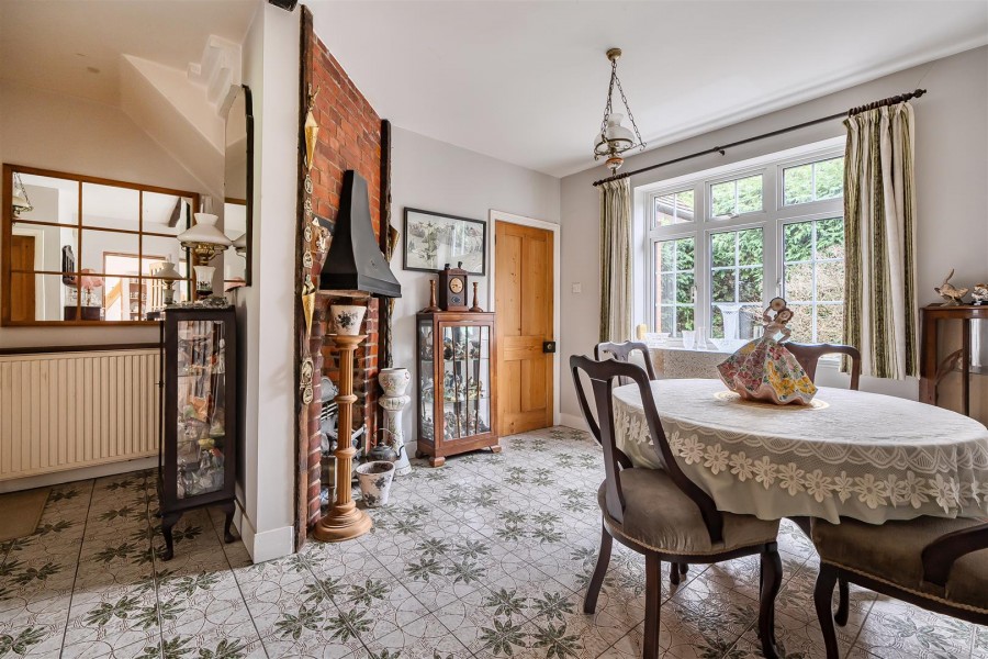 Images for Bath Road, Hare Hatch, Reading, Berkshire, RG10 EAID:wentworthapi BID:3