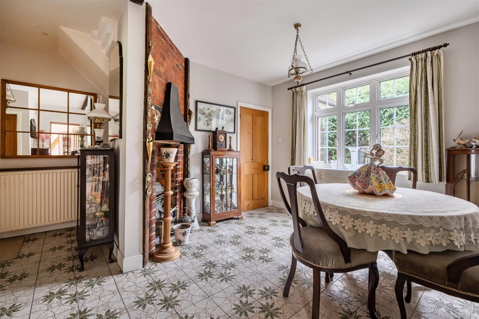 Images for Bath Road, Hare Hatch, Reading, Berkshire, RG10 EAID:wentworthapi BID:3