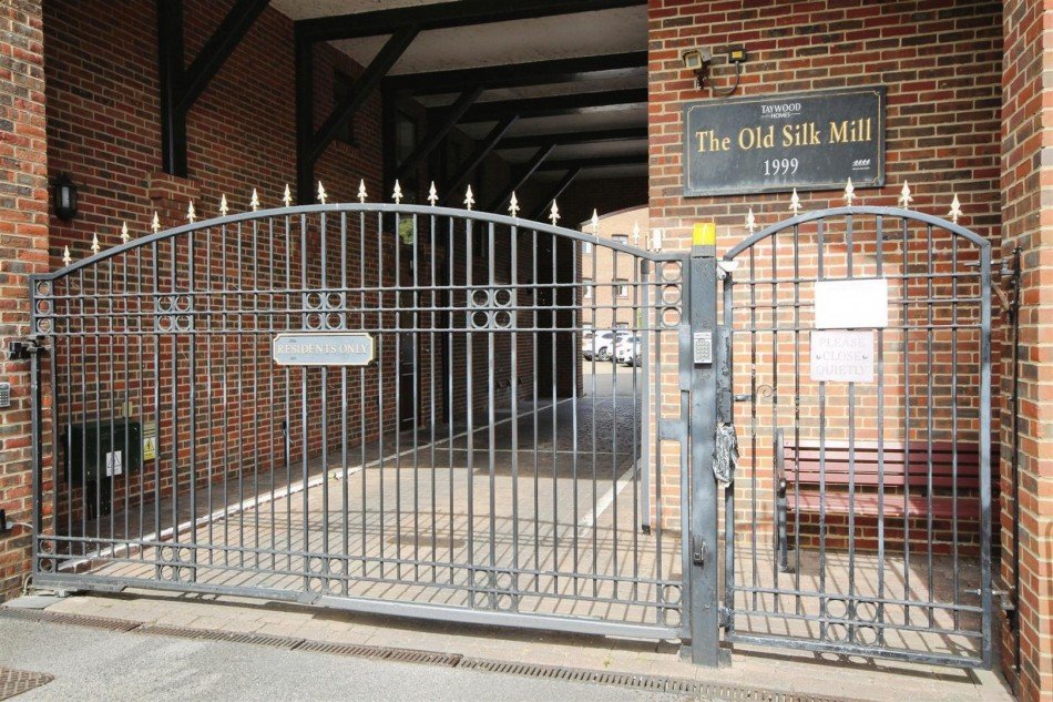 Images for Silk Lane, Twyford, EAID:wentworthapi BID:3