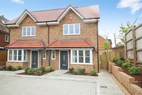 Old Bath Road, Charvil, Reading, Berkshire, RG10