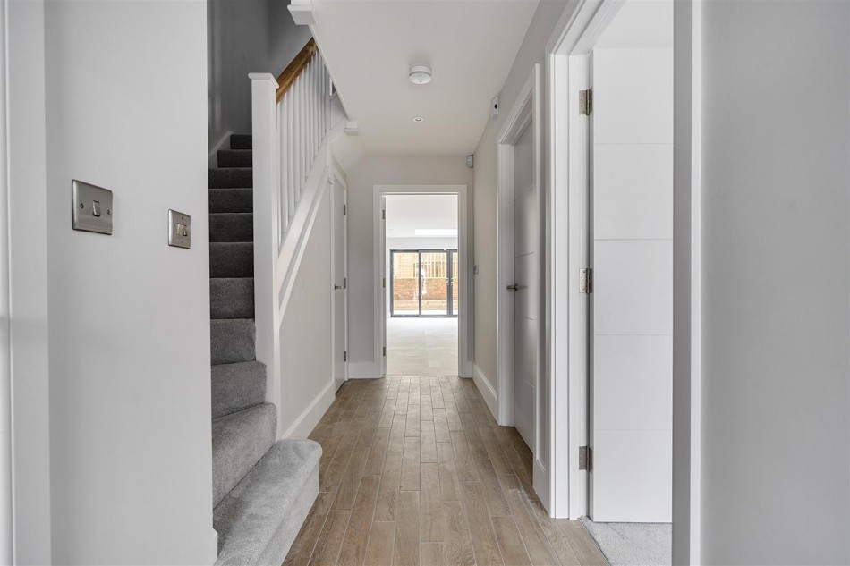 Images for Old Bath Road, Charvil, Reading, Berkshire, RG10 EAID:wentworthapi BID:3